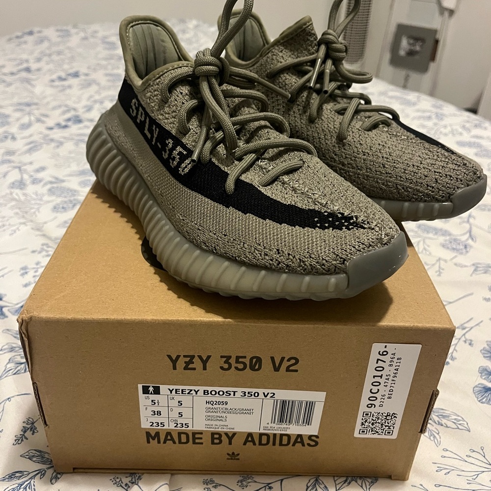 Yeezy Sneakers - Gray